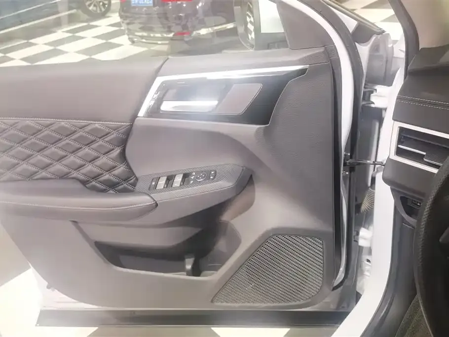 Mitsubishi Outlander 2024 из CN, фото 2