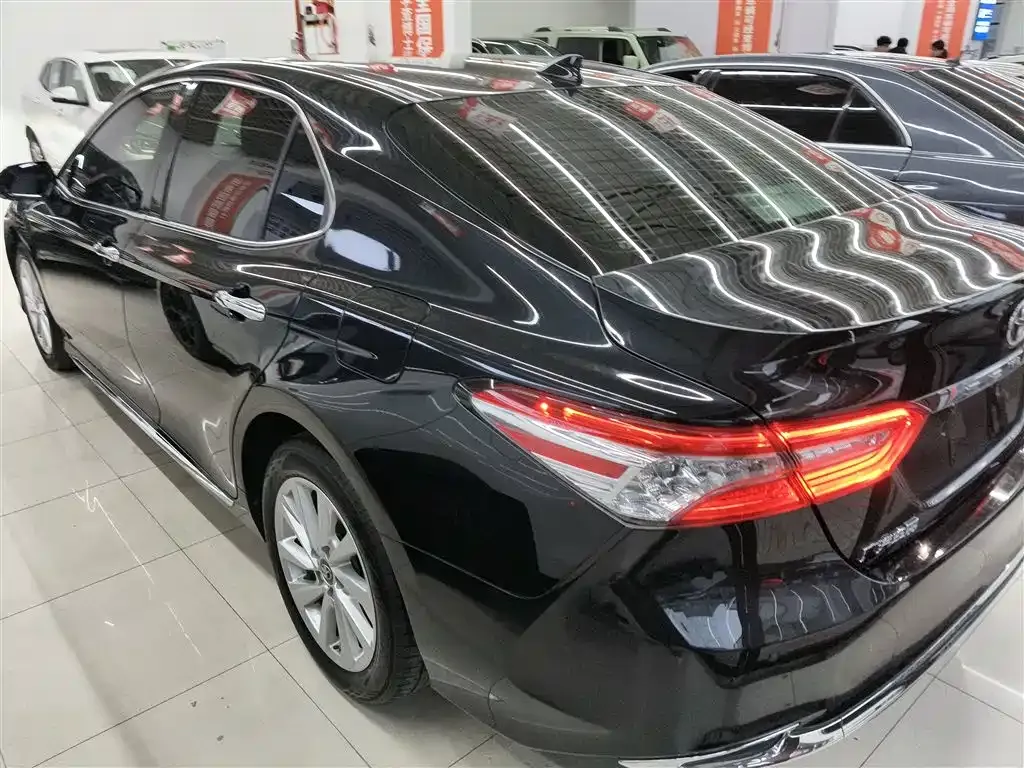 Toyota Camry — фото 5