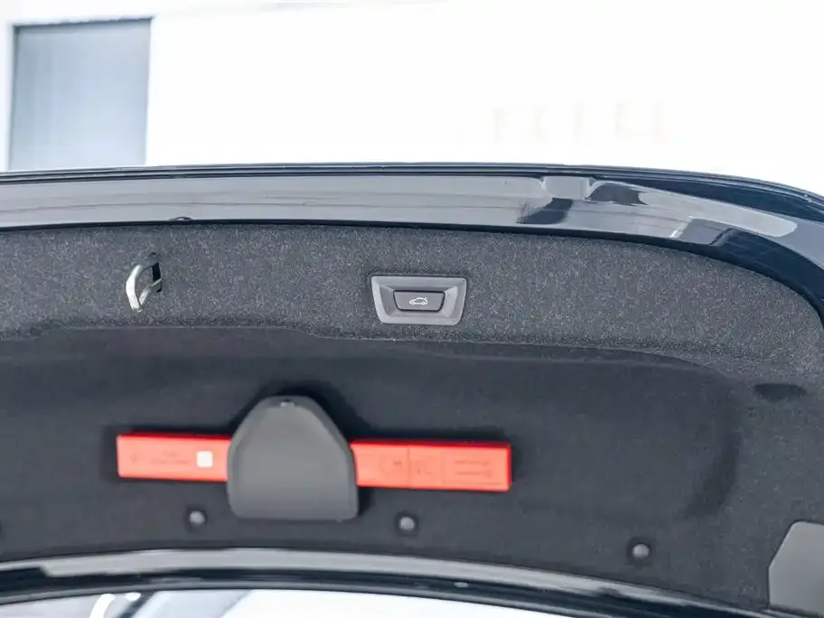 BMW 5 Series 2025 из CN, фото 9