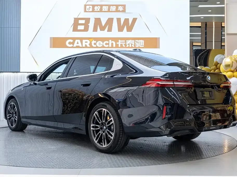 BMW 5 Series 2025 из CN, фото 7