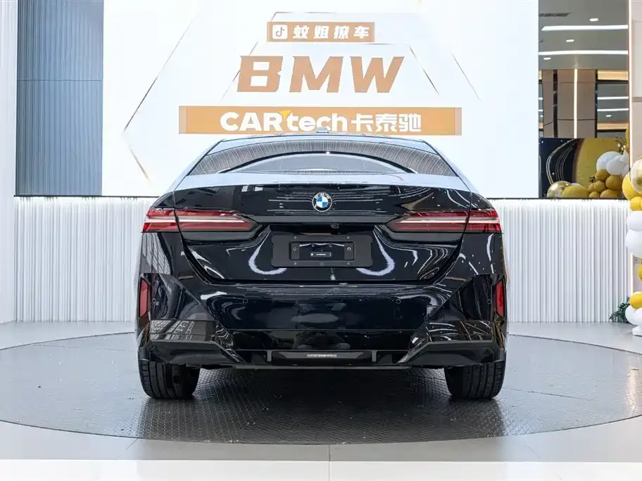 BMW 5 Series 2025 из CN, фото 3