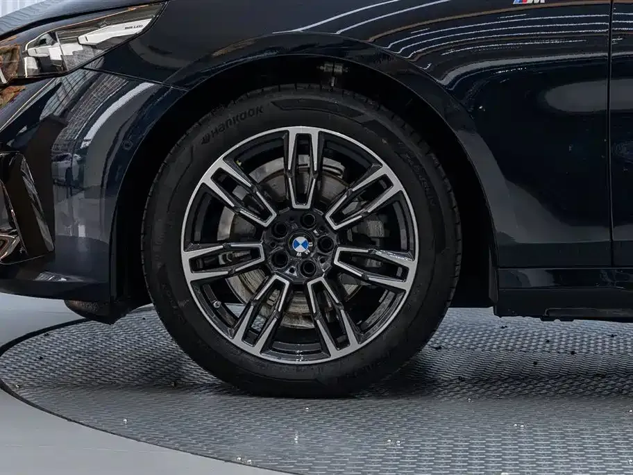 BMW 5 Series 2025 из CN, фото 2