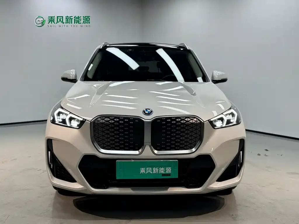 BMW iX1 2024 из CN, фото 3