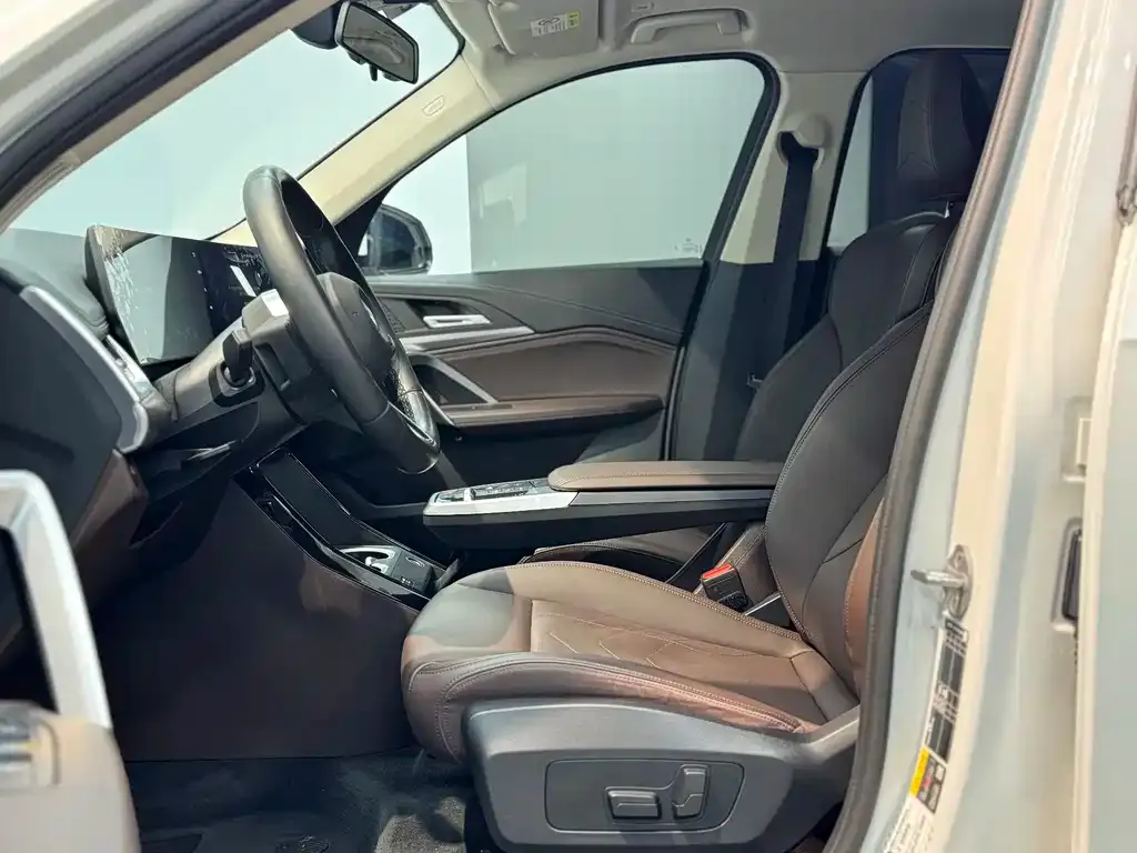 BMW iX1 2024 из CN, фото 10