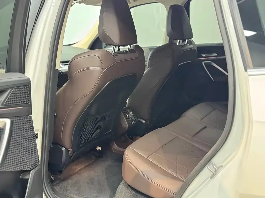 BMW iX1 2024 из CN, фото 4