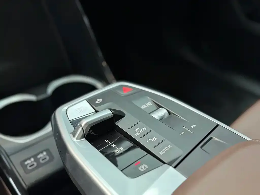 BMW iX1 2024 из CN, фото 8