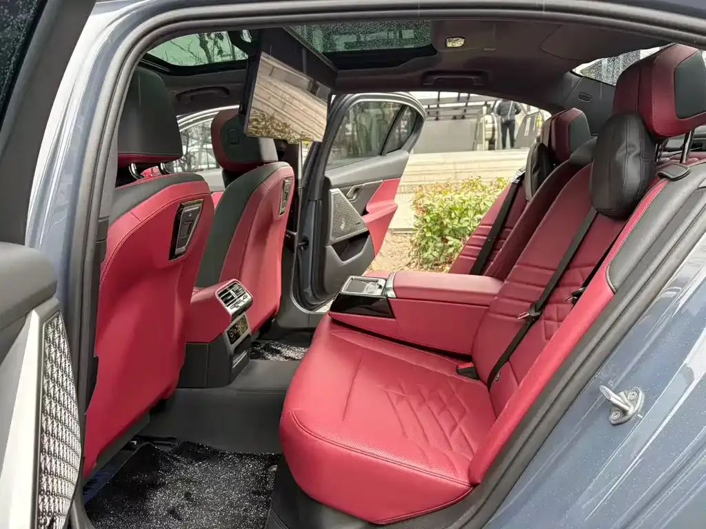 BMW 5 Series 2024 из CN, фото 3