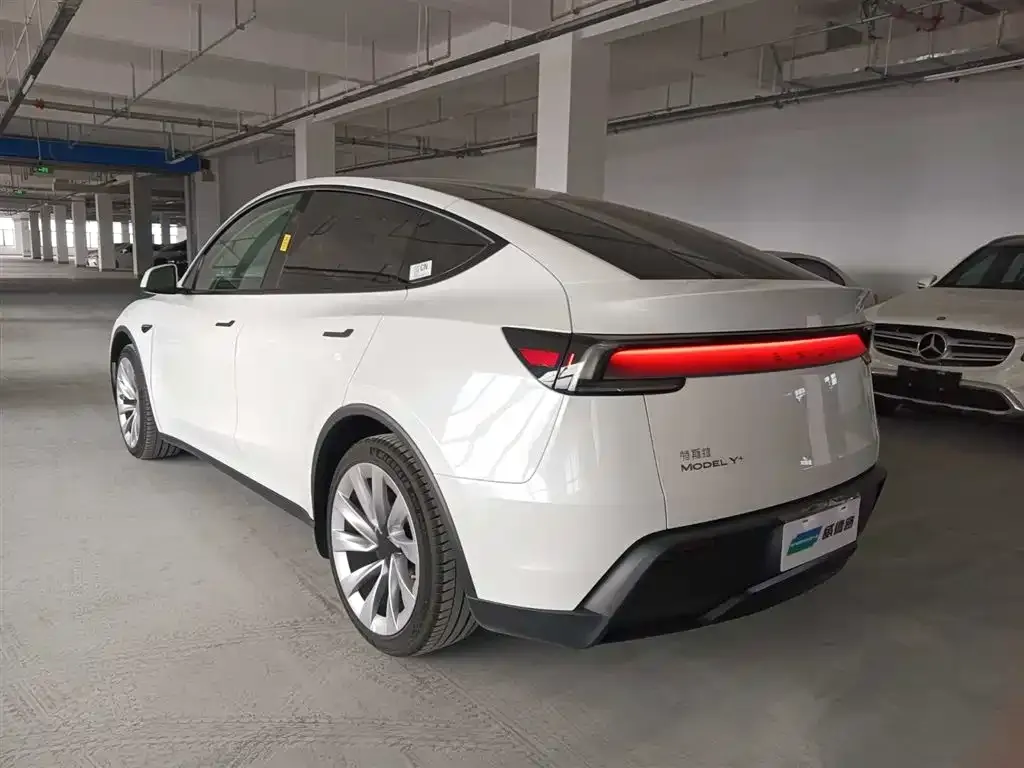 Tesla Model Y — фото 4