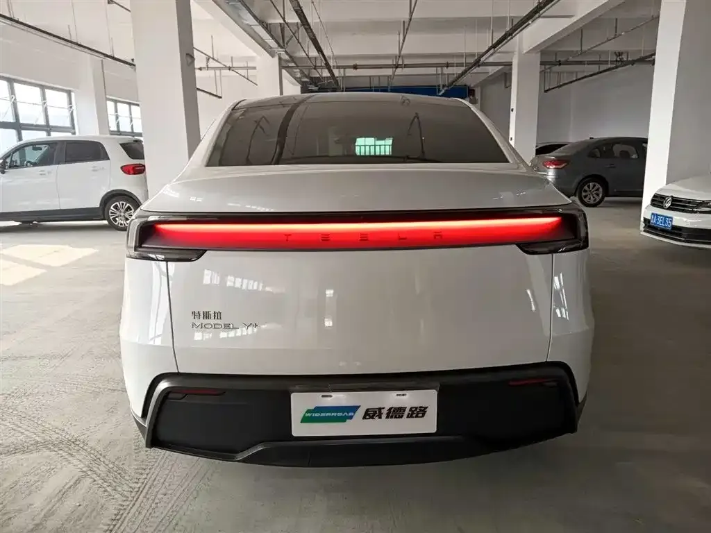 Tesla Model Y — фото 9