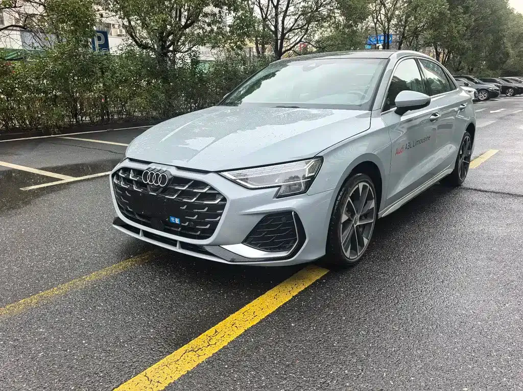 Audi A3 2024 из CN, фото 1