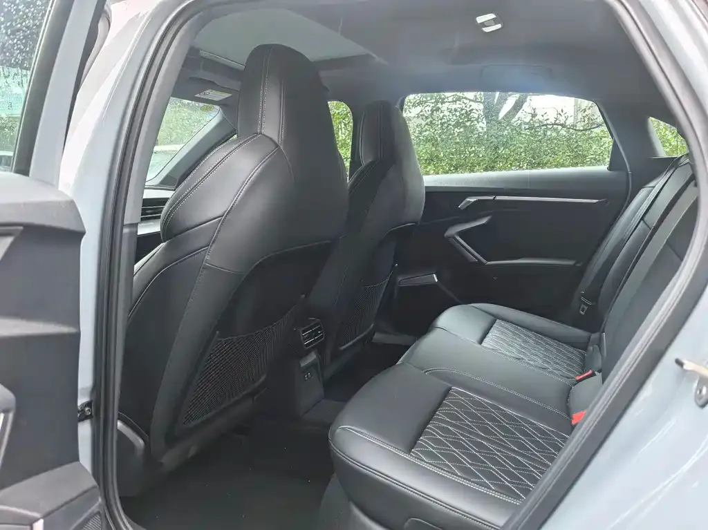 Audi A3 2024 из CN, фото 2