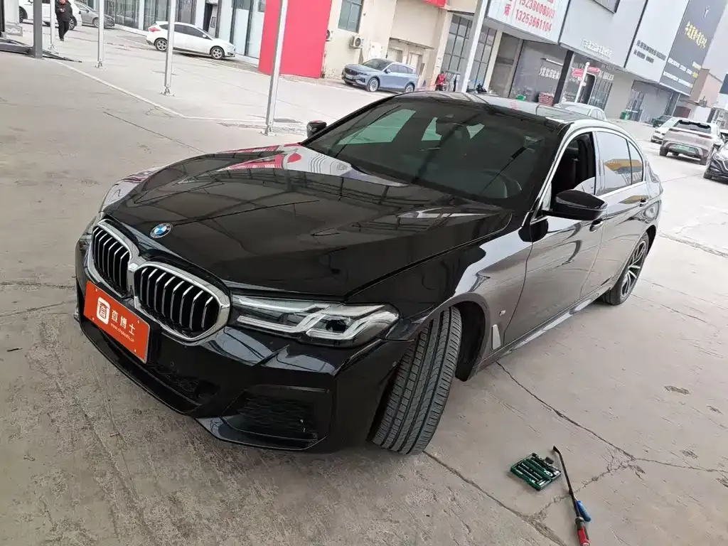 BMW 5 Series — фото 1