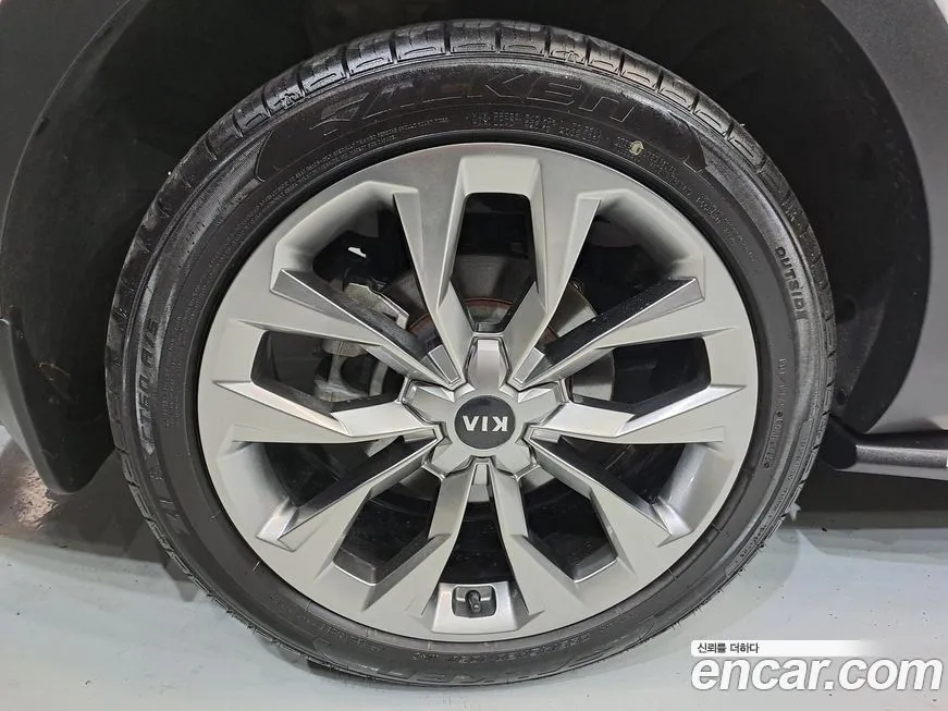 Kia Sorento — фото 10