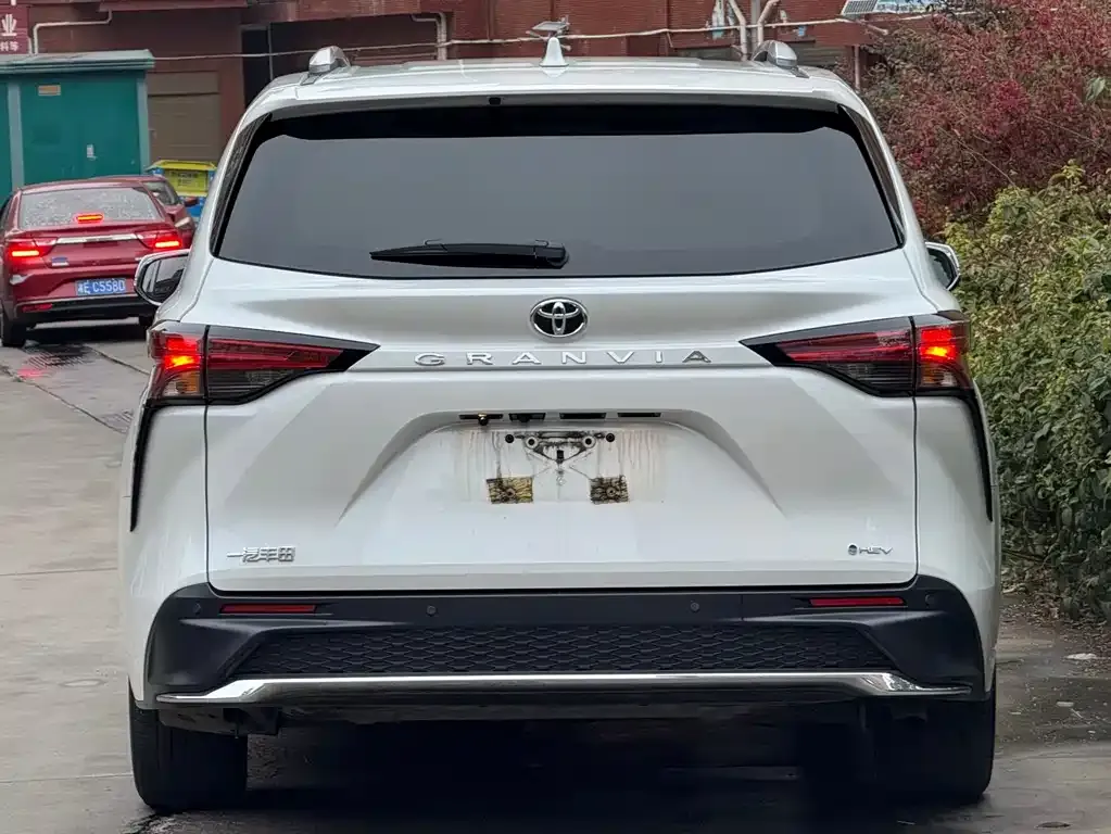 Toyota Sienna — фото 5