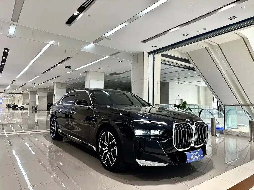 BMW 7 Series — фото 2