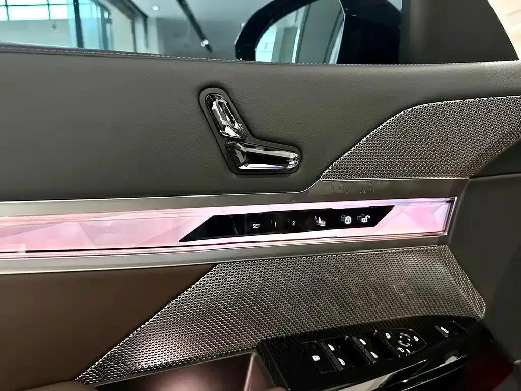 BMW 7 Series — фото 10