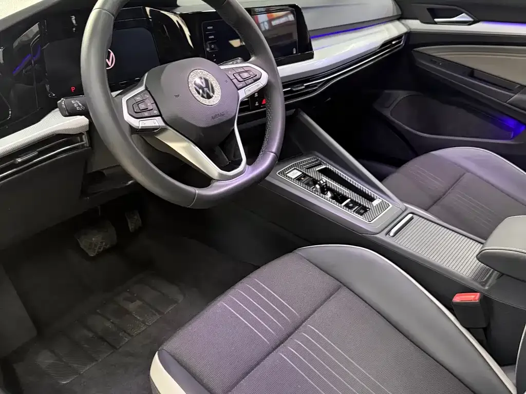 Volkswagen Golf 2023 из CN, фото 9