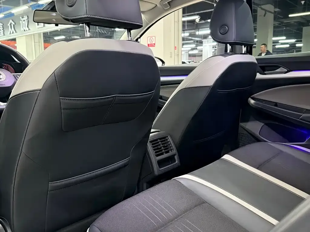 Volkswagen Golf 2023 из CN, фото 5