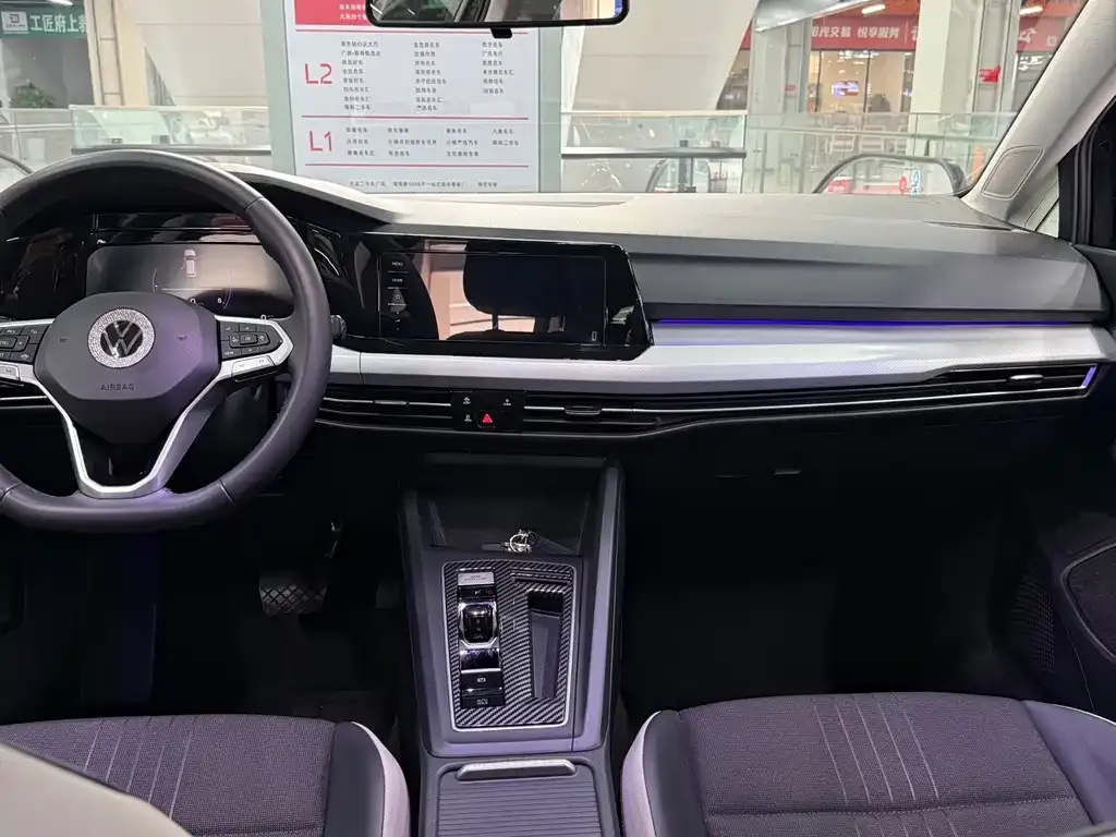 Volkswagen Golf 2023 из CN, фото 2