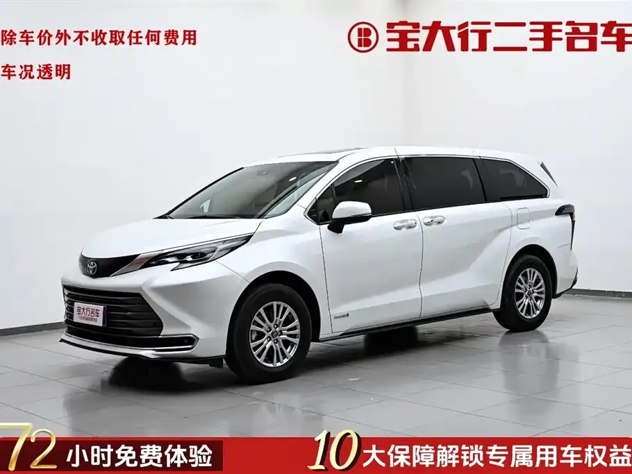 Toyota Sienna — фото 1