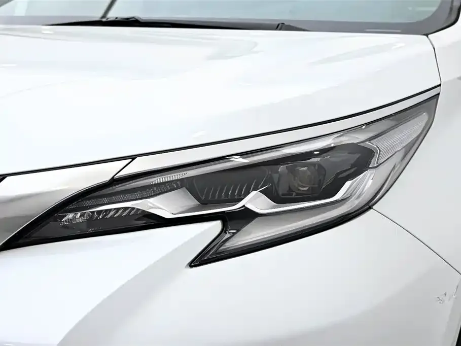 Toyota Sienna — фото 4