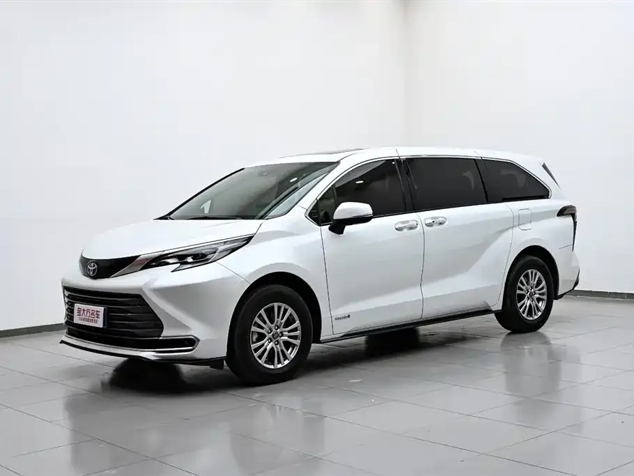 Toyota Sienna — фото 8