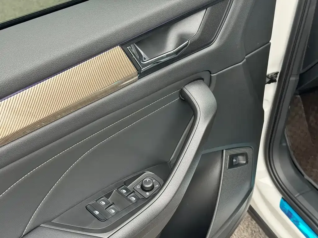 Skoda Kodiaq — фото 10