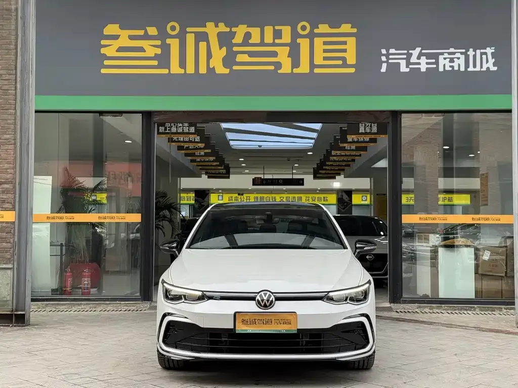 Volkswagen Golf 2022 из CN, фото 3