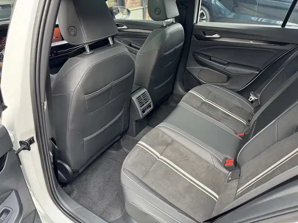 Volkswagen Golf 2022 из CN, фото 4