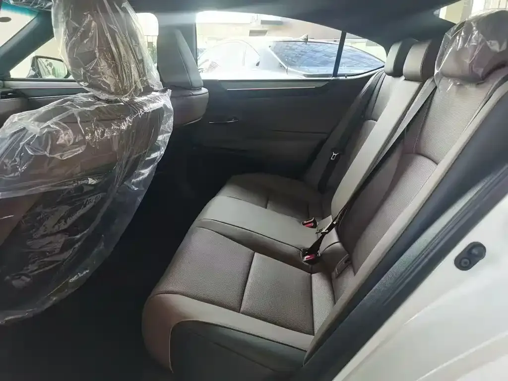 Lexus ES 2026 из CN, фото 2