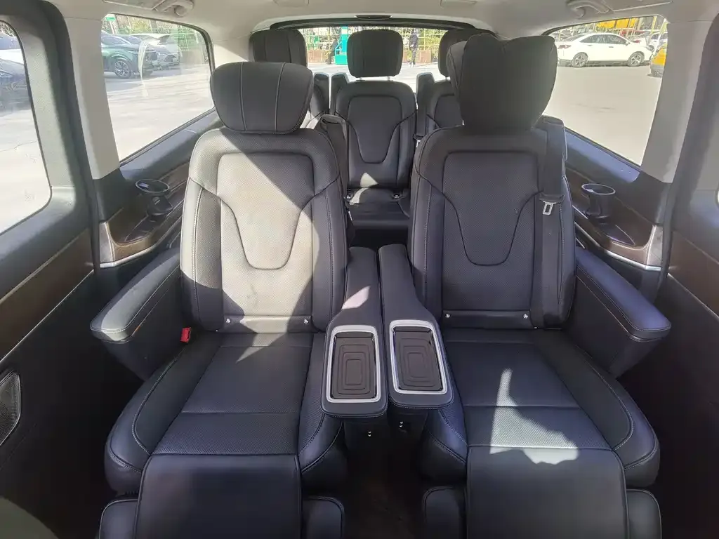 Mercedes-Benz V-Class 2024 из CN, фото 5
