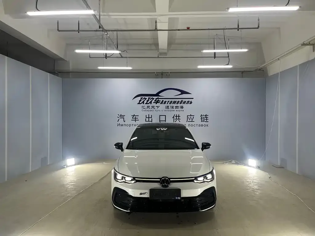 Volkswagen Golf 2023 из CN, фото 2