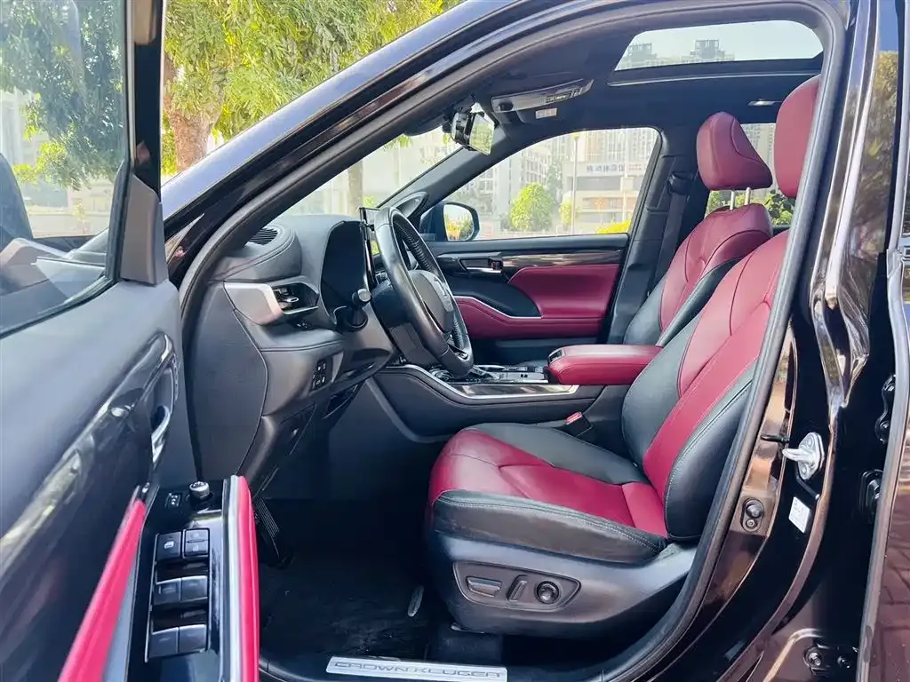 Toyota Crown Kluger 2023 из CN, фото 3