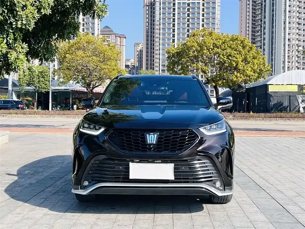 Toyota Crown Kluger 2023 из CN, фото 6