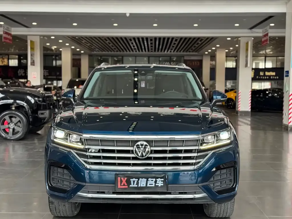 Volkswagen Touareg — фото 6