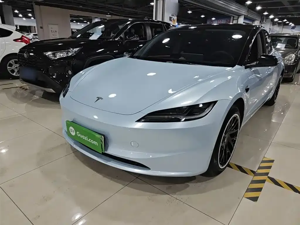 Tesla Model 3 — фото 1