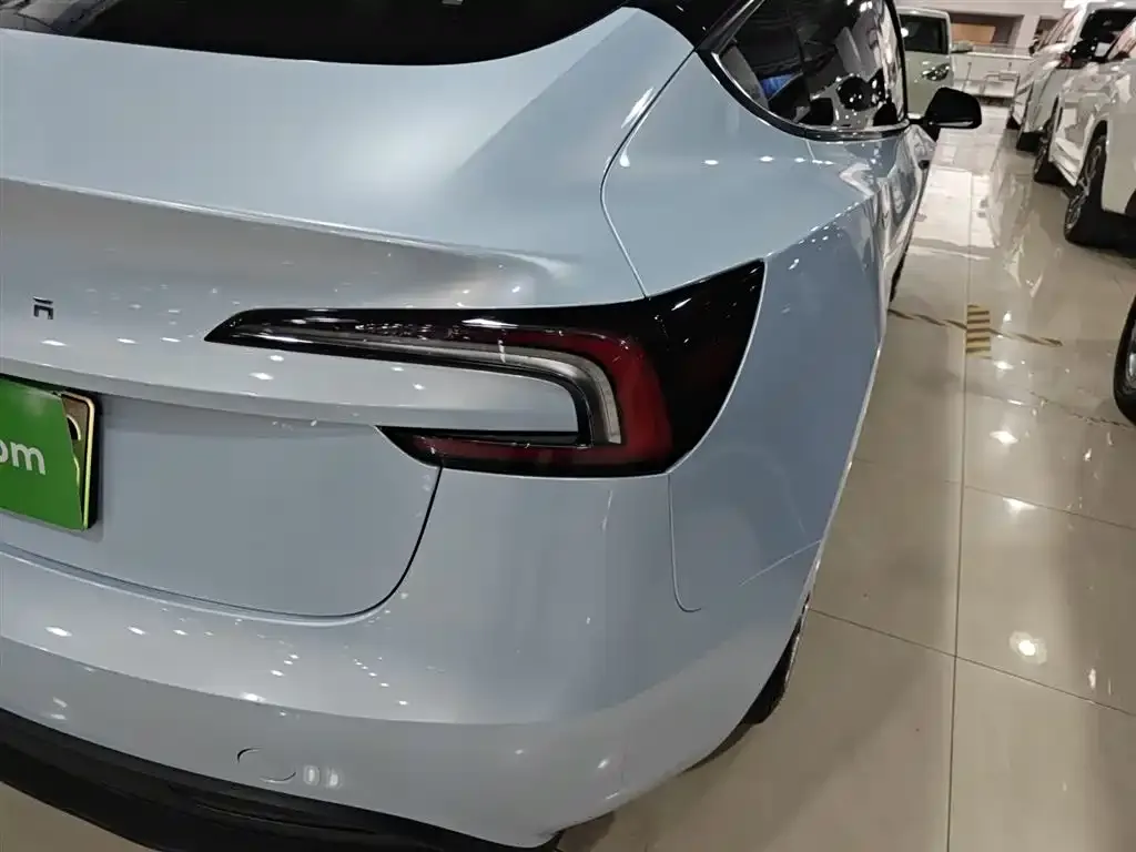 Tesla Model 3 — фото 4