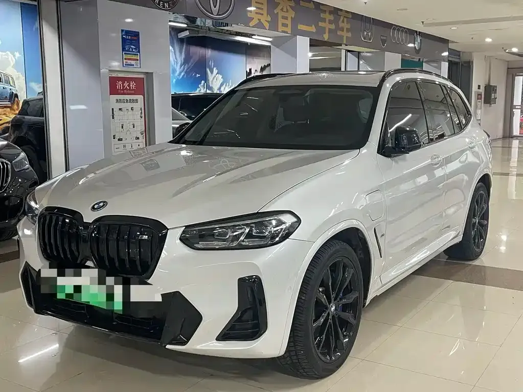 BMW iX3 — фото 10