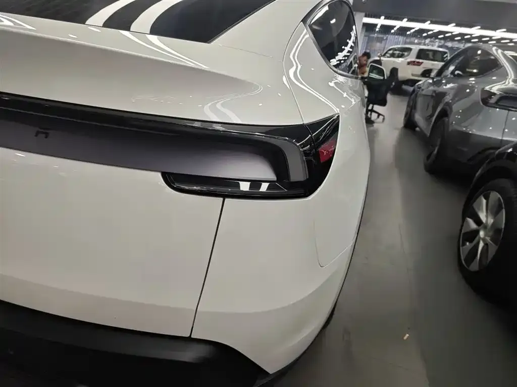Tesla Model Y 2025 из CN, фото 7