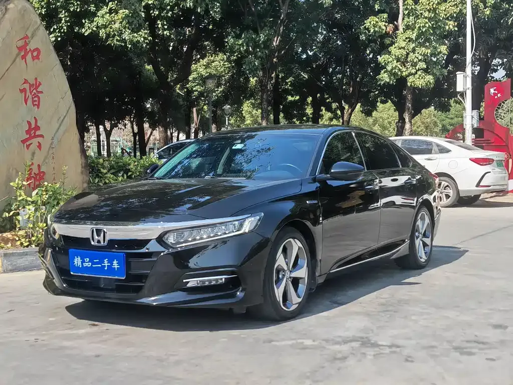 Honda Accord — фото 1