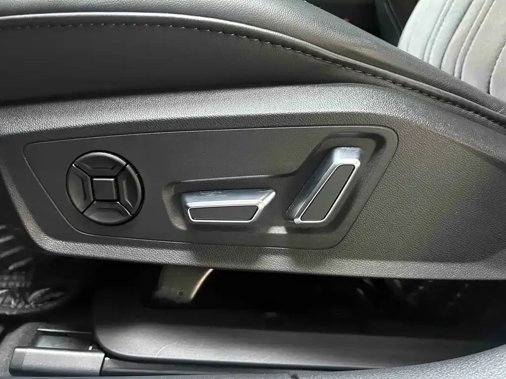 Audi A6L 2024 из CN, фото 5