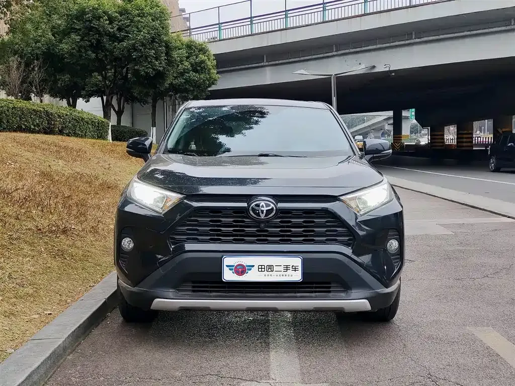 Toyota RAV4 — фото 3