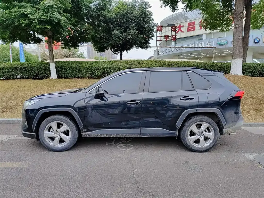 Toyota RAV4 — фото 10