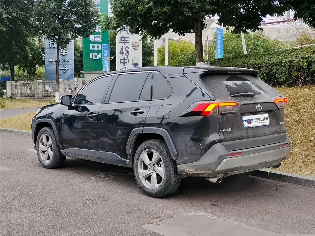 Toyota RAV4 — фото 6