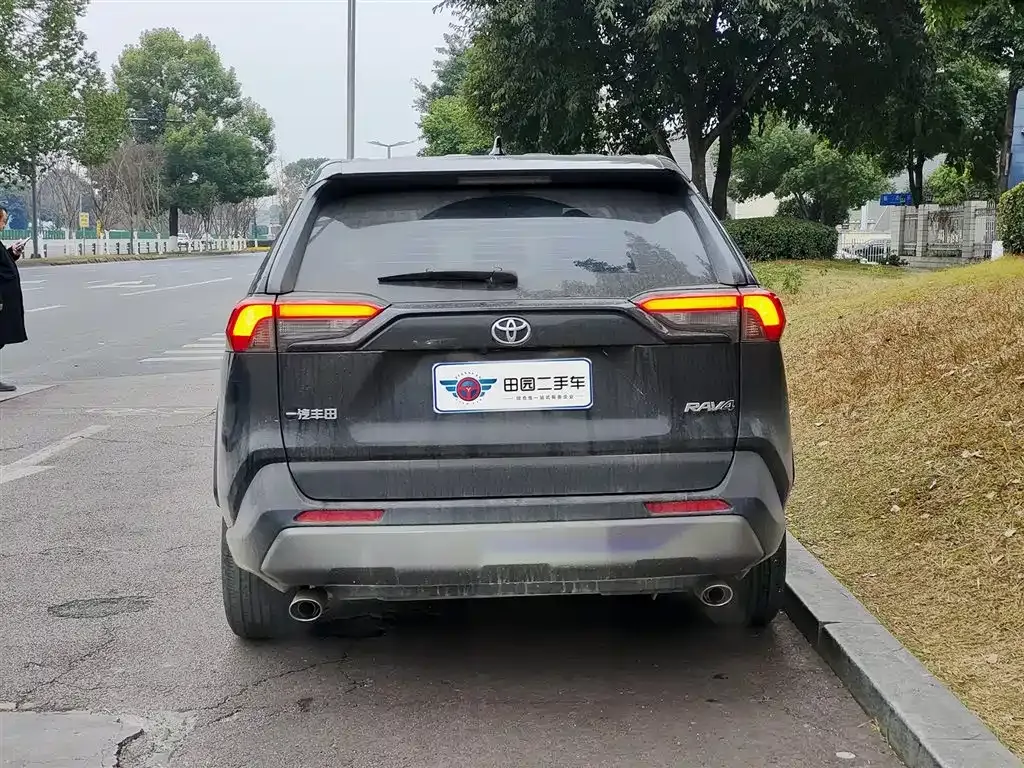 Toyota RAV4 — фото 4