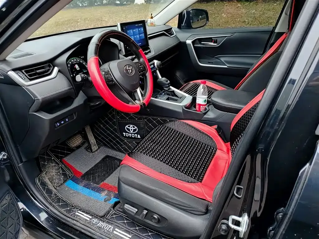Toyota RAV4 — фото 5