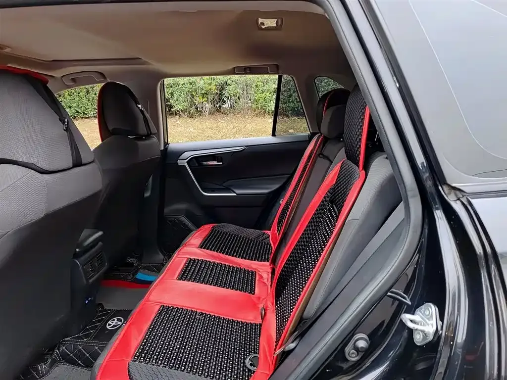 Toyota RAV4 — фото 9