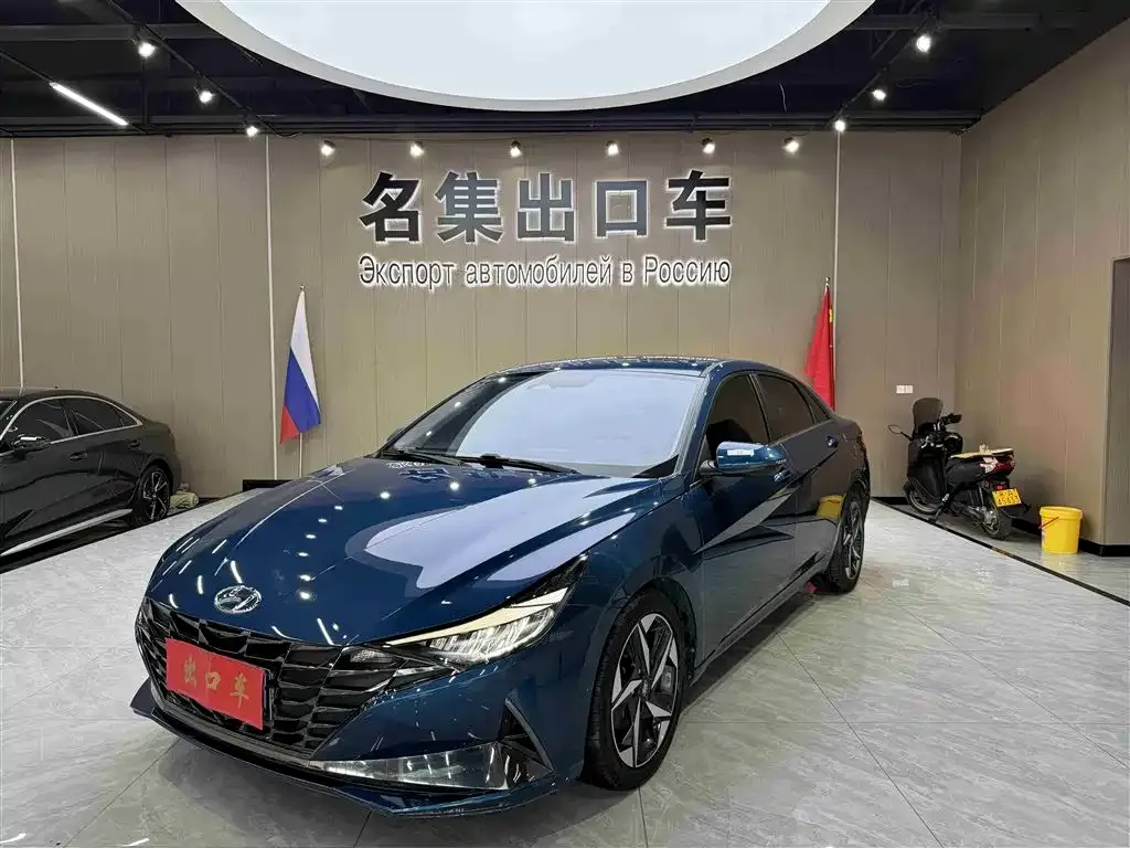 Hyundai Elantra — фото 1