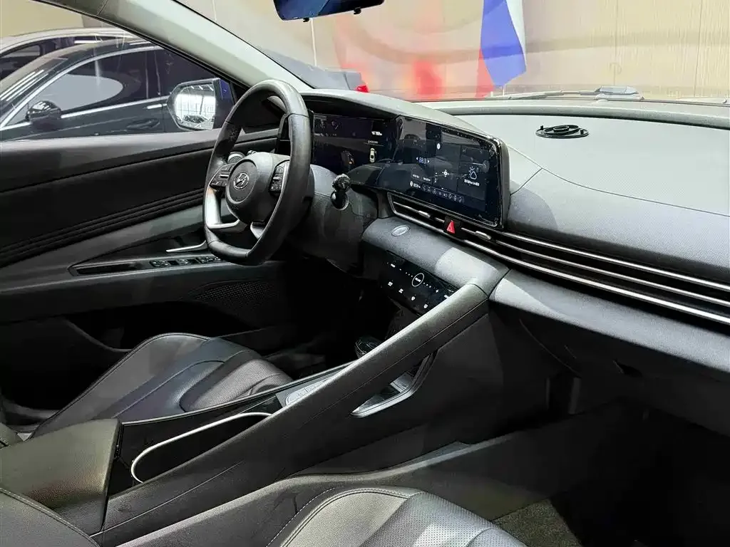 Hyundai Elantra — фото 3