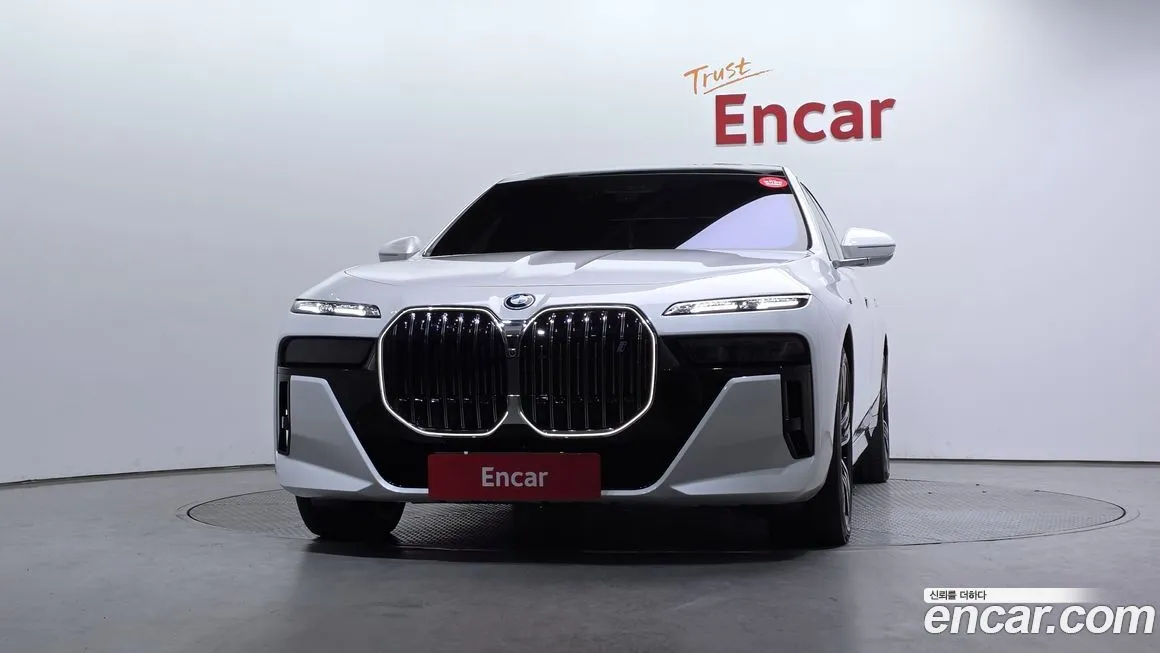 BMW i7 — фото 2